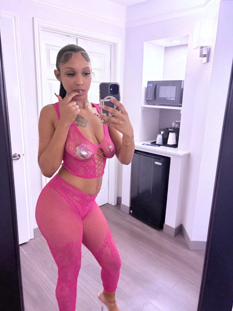 Outcalls & Incall Specials 🫦 $30 facetime shows 🤳Relax, Unwind & relieve stress🧘 |Available 24/7 - Photo 2 | Escort in Houston