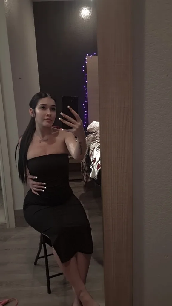 Petite 4'9 PAWG Thickk Thighs & Blue eyes AVAILABLE NOW - Photo 8 | Escort in Houston