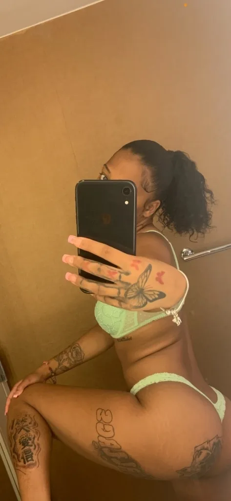 🥰Sweet petite treat🍭 your perfect get away 🥰 Wet &amp; tight👅 sexy pics 4 sale📸