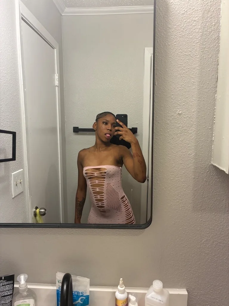 slim &amp; petite and i know how to eat 😝🌟🌟🌟.