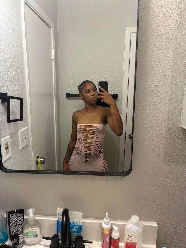 slim & petite and i know how to eat . - Photo 5 | Escort in Dallas