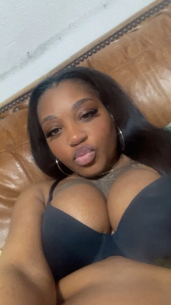 COME TAKE A SWIM DADDY ‍ - Photo 3 | Escort in IN & OUT