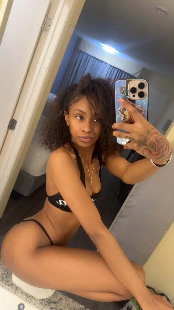 Sexy,Petite & Tightin & outs available anywhere - Photo 4 | Escort in Dallas