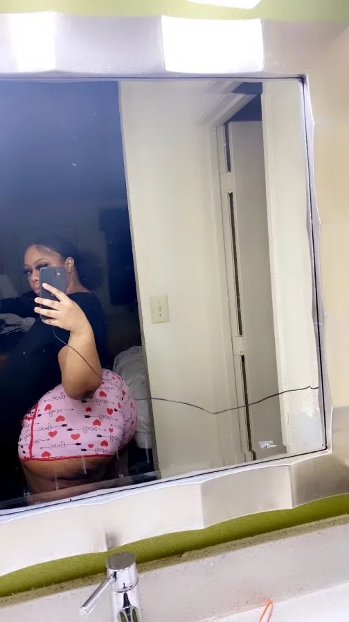 ⭐YOUR SILKY SOFT BBW CARAMEL HONEYPOT THICK THIGHS PRETTY EYESCRAZY THROAT - Photo 2 | Escort in HUMBLE