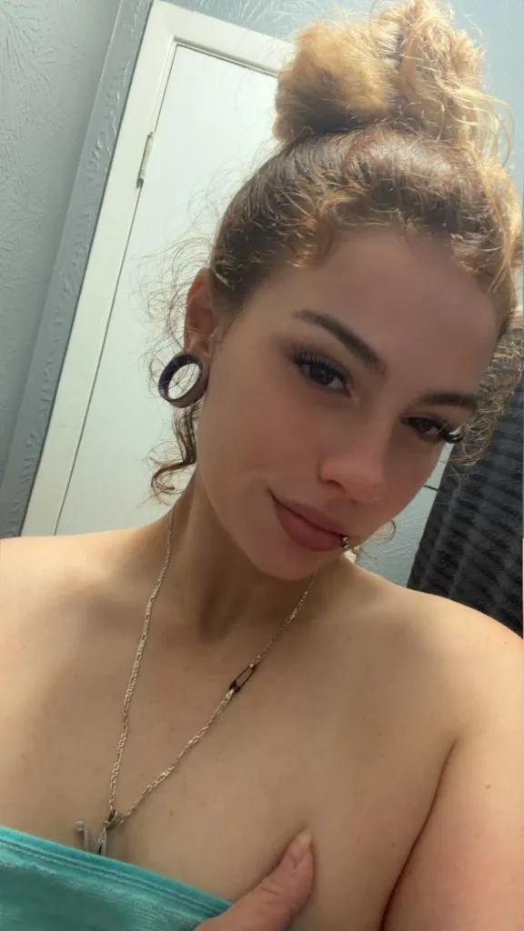 BUY SNAPCHAT FOR COLLEGE DISCOUNT OR BUY ALL MY CONTENT FOR FREE MEET!!!