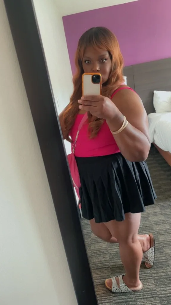 specials ft shows content in call hour room - Photo 10 | Escort in Houston