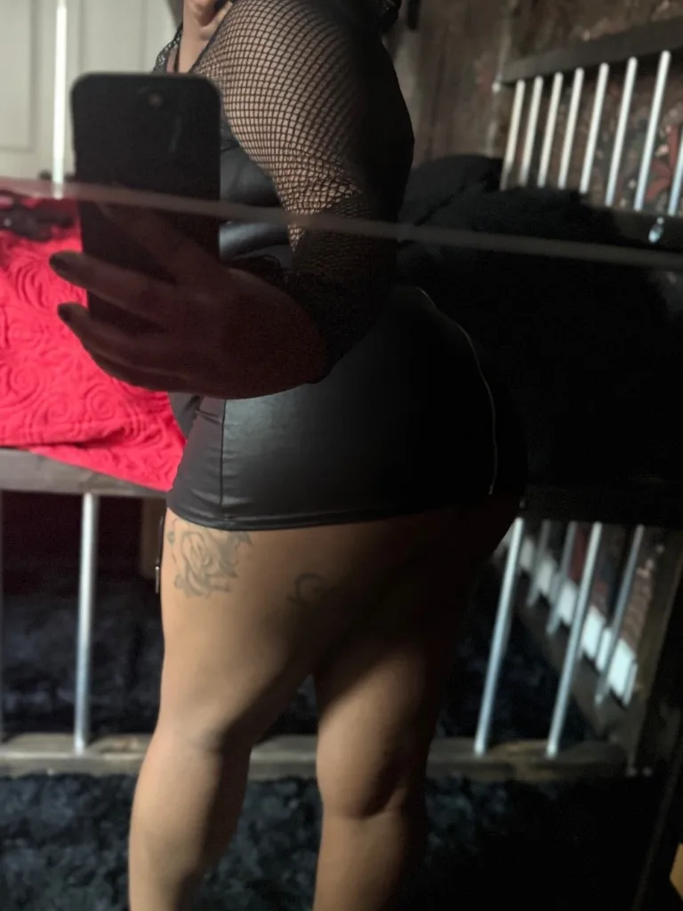 Professional Dominatrix | Fetish Specialist | Foot Worship | Golden Showers | In-Person & Virtual Sessions - Photo 2 | Escort in Northwest 290 surrounding areas