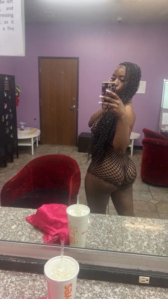 Thick and sexy - Photo 10 | Escort in Arlington