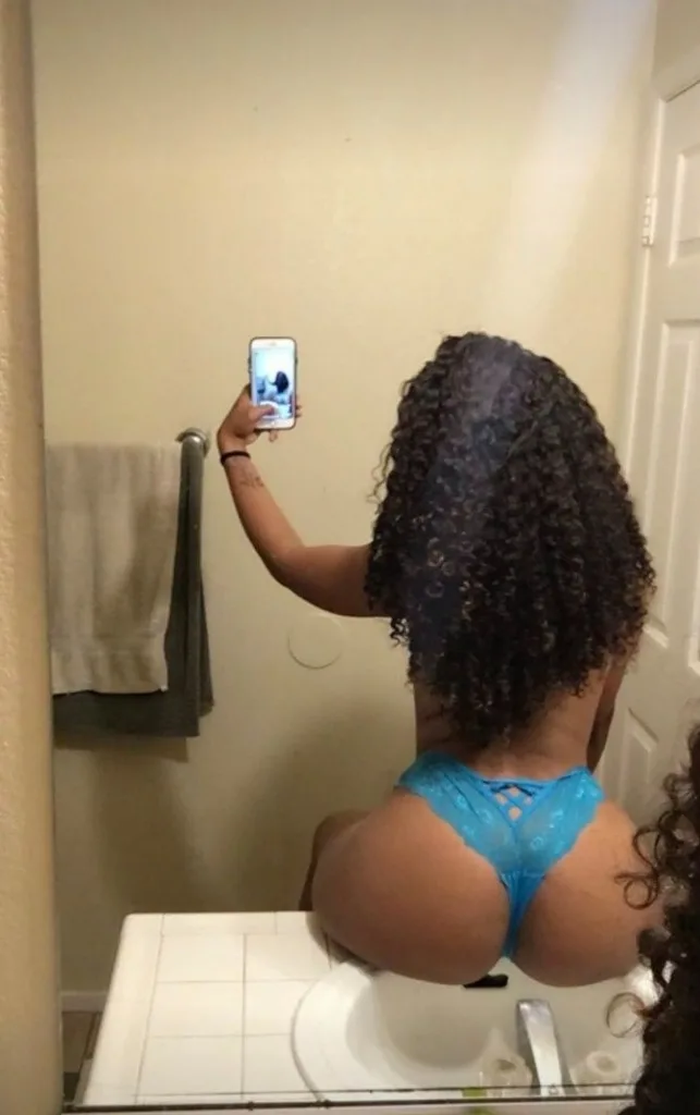 Sexy&Petite 100% Real and amazing at what i do Come see what i can do for you baby - Photo 2 | Escort in W Airport Fwy
