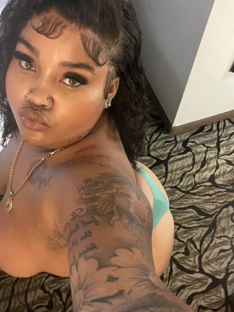 ⭐YOUR SILKY SOFT BBW CARAMEL HONEYPOT THICK THIGHS PRETTY EYES Incalls Outcalls & FaceTime Shows - Photo 4 | Escort in Waiting for you😘