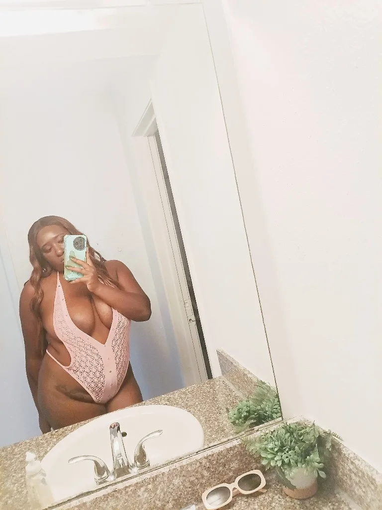 Thicc& Wet Chocolate 🍑🍫💦| Incall only ✅