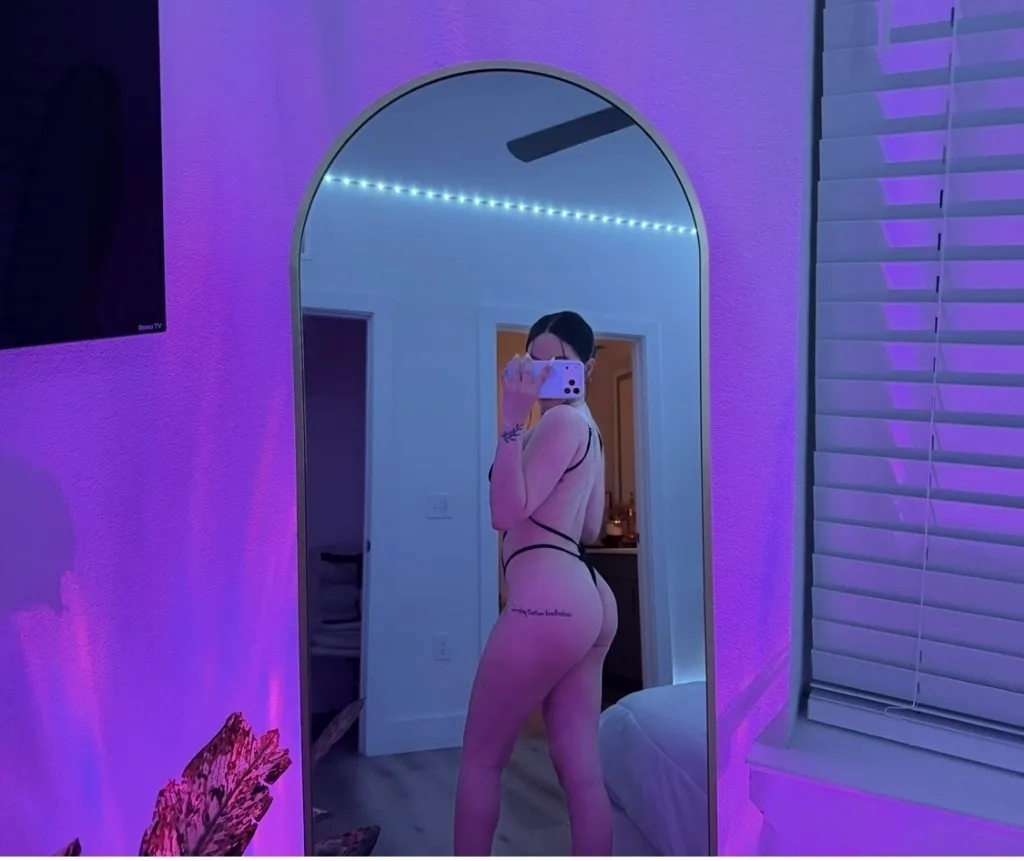 latina - Photo 3 | Escort in Katy