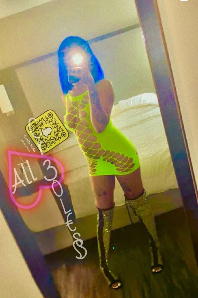 IM READY TO GET BONED IN ALL 3 OF MY HOLES - Photo 2 | Escort in 📍Incalls 📍Outcalls📍