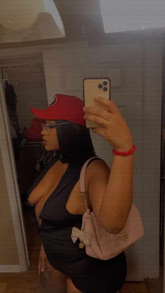 pretty brown brown - Photo 2 | Escort in Downtown Dallas