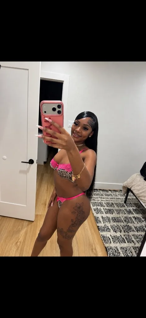 a mans fantasy TEXT ME FOR CONTENT PRICES also lol - Photo 6 | Escort in Houston