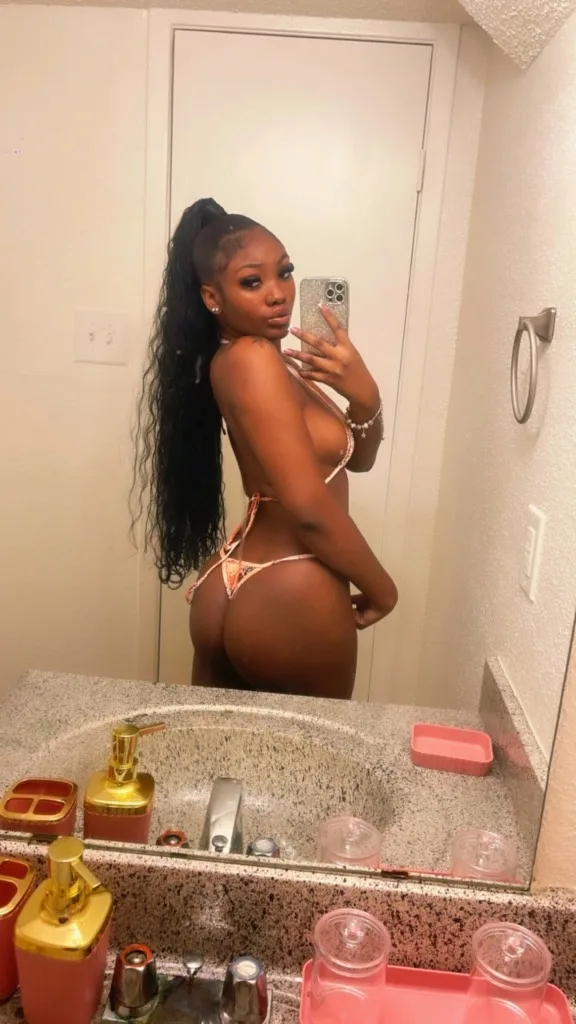 a mans fantasy TEXT ME FOR CONTENT PRICES also lol - Photo 3 | Escort in Houston