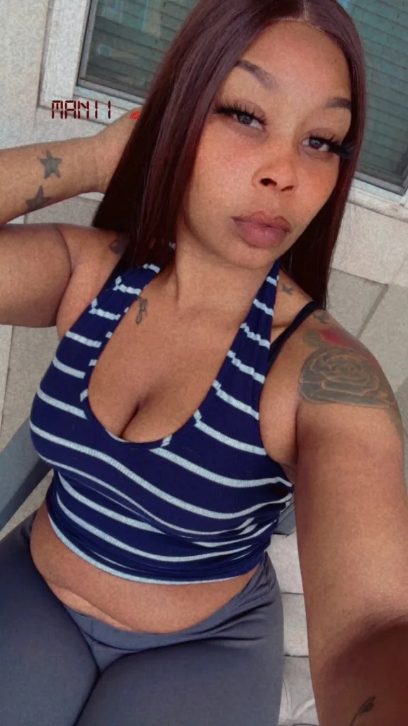 Pretty Brown Here Im In HOUSTON TX For One Night 🥰 - Photo 2 | Escort in South Houston Airport Lobby Area