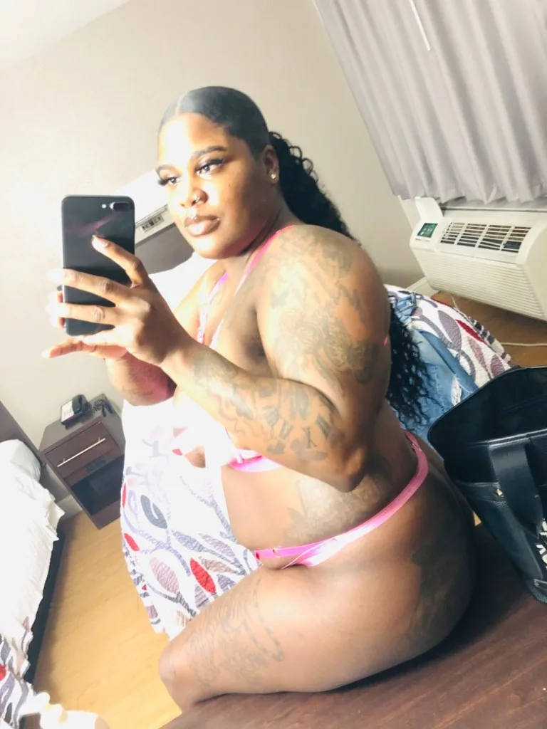 chocolate babe available now - Photo 2 | Escort in North Dallas