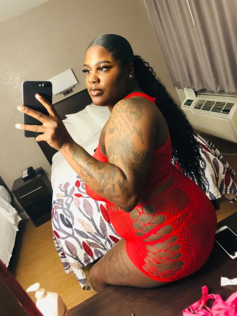 chocolate babe 🍫🍫 available now💦