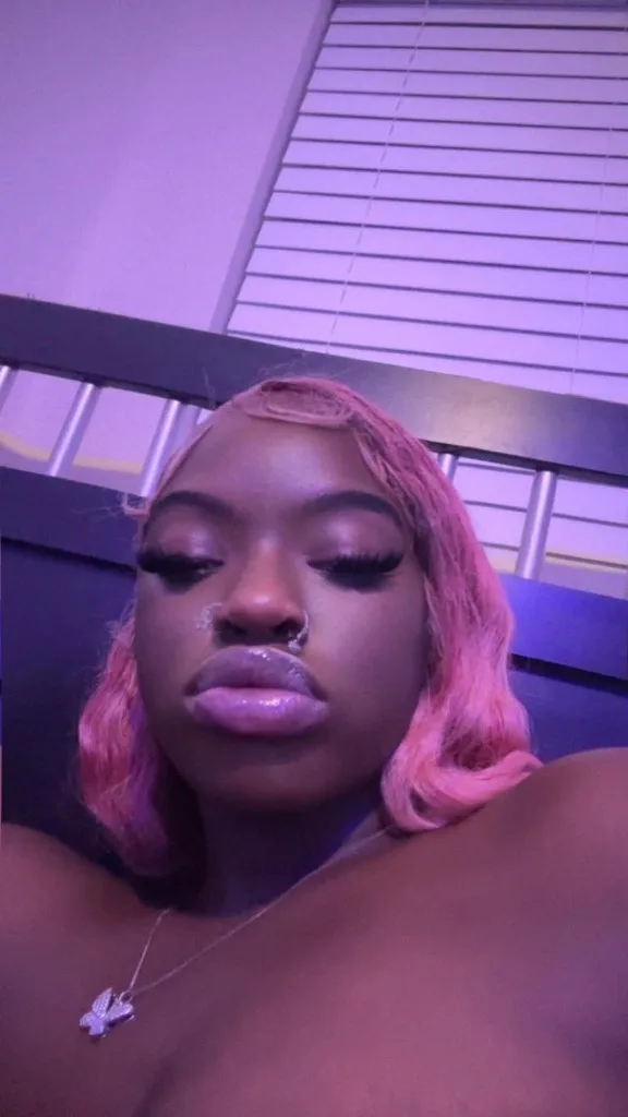 young sexy - Photo 4 | Escort in Northwest hwy