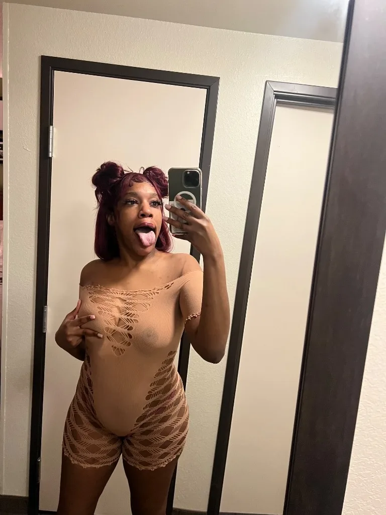 gentlemen only - Photo 2 | Escort in OUTCALLS ONLY