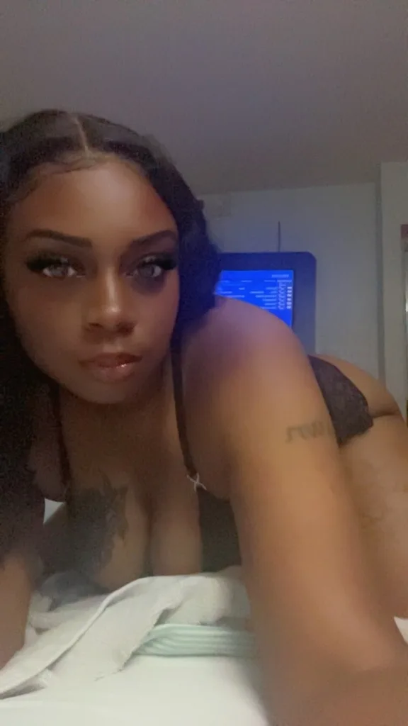 ASK ABOUT MY INCALL SPECIALS (OUTCALLS AT HOTELS ONLY) FT VERIFICATION IS REQUIRED!! thru WHATSAPP. ASK FOR ESSENCE - Photo 5 | Escort in Near downtown
