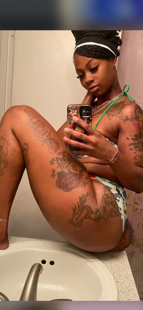 Outcall Only Sexy / Thick hottie w/ with lots of body . Pussy Wet & Juicy . lets link Daddy . - Photo 8 | Escort in Dallas