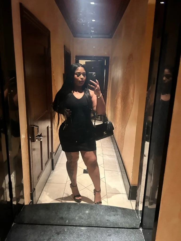 Sexy Filipina SLUT⭐⭐⭐⭐⭐Cum make this tight pssy SQUIRT👅