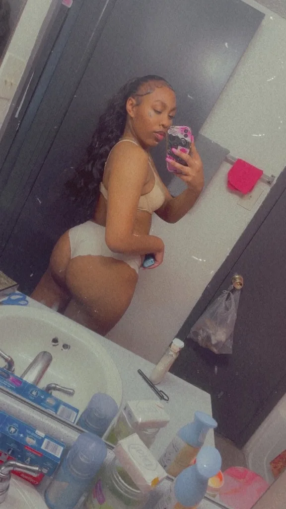 Exotic BLACK WET PUSSY 💜😫