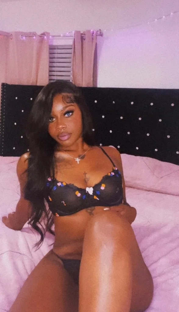 available now , outcalls only Creamy wett Clean & tight lets play - Photo 4 | Escort in Dallas