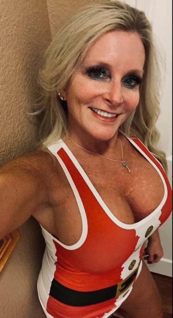40 year old sexy hot mom.👅100%Sexy Horny Independent 😋💕Husband died 4 years ago⚡Ready for all full Vip service🔥 Incall🏡Outcall🚗Carfun📷💛Face Time Shows💕👅Available 24/7