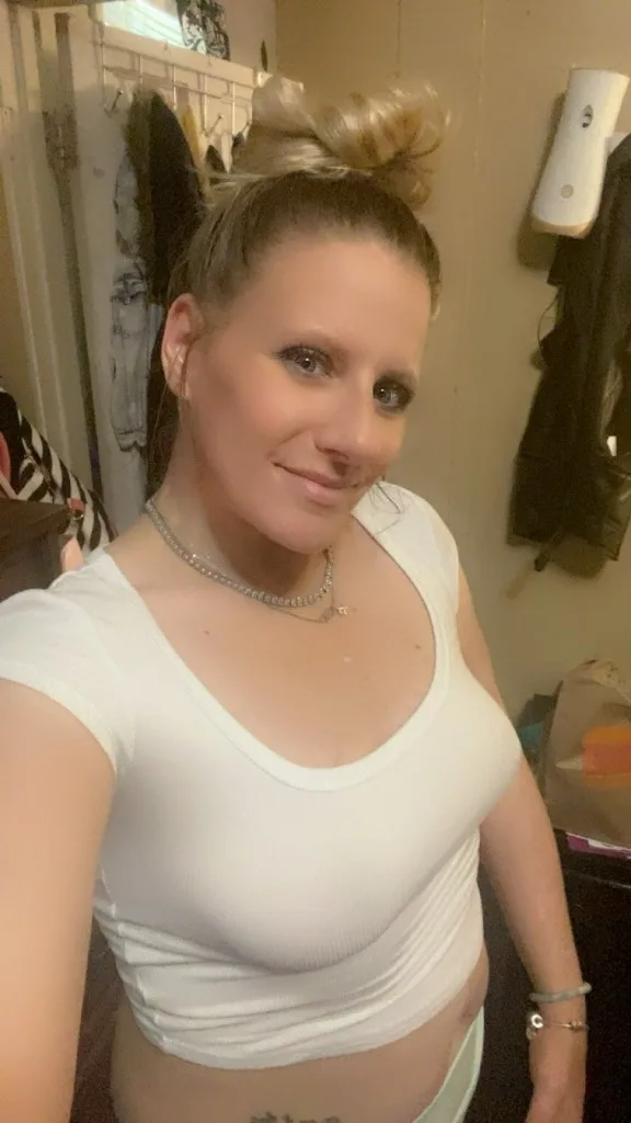 I'm 40 Years Horny Sexy MOM Hungry Pussy Ready For VIP Service Available 24/7