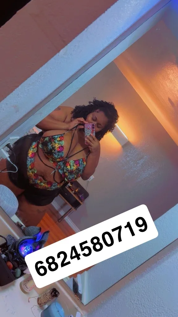 Classy, Curvy & Discreet — A Luxe Escape Awaits - Photo 2 | Escort in 75