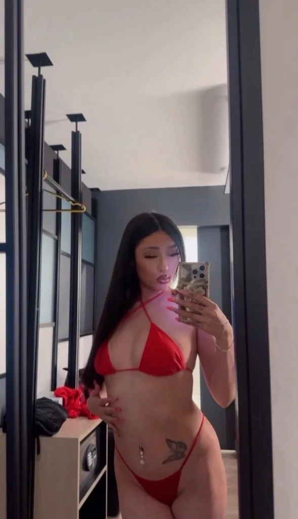 Sexy Petite Latina - Photo 6 | Escort in Cleveland