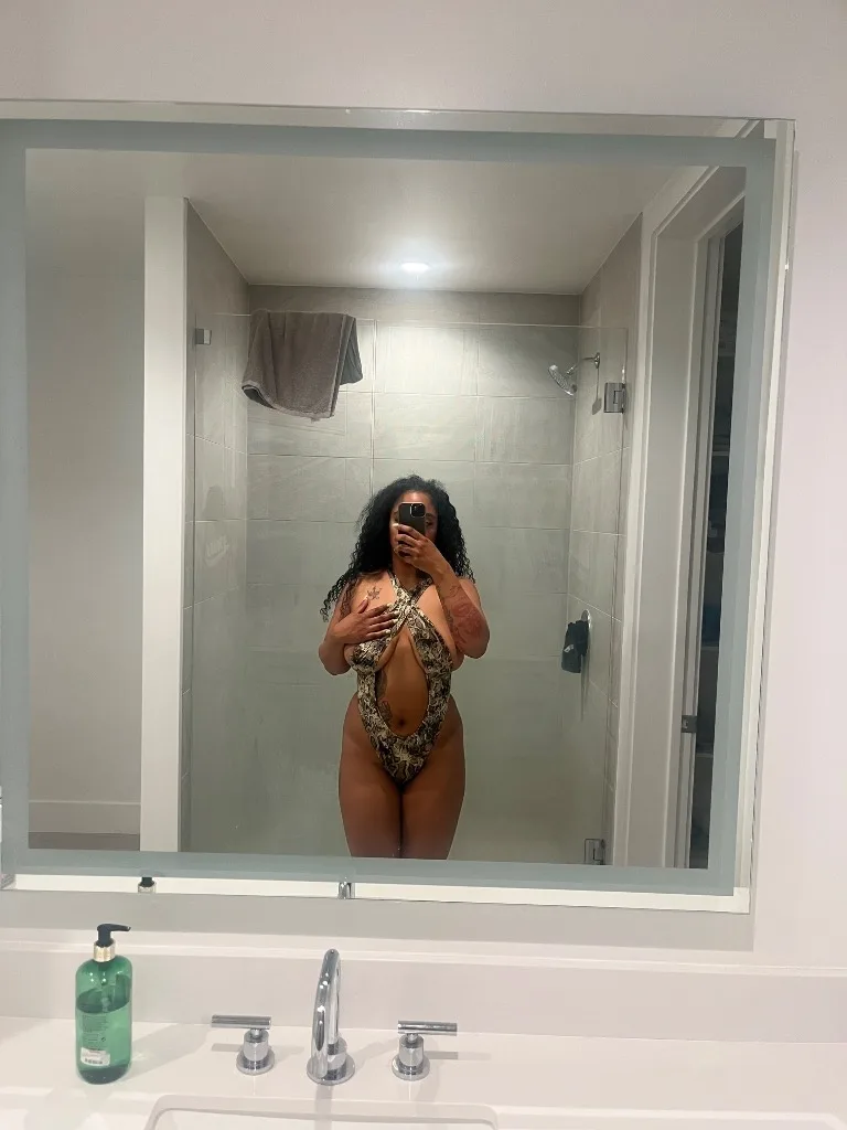 come see whats behind this smile - Photo 5 | Escort in Houston