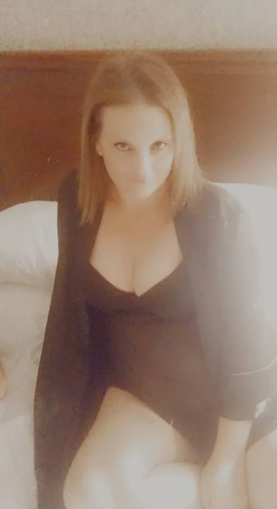 Hot, sexy MILF with tits and ass