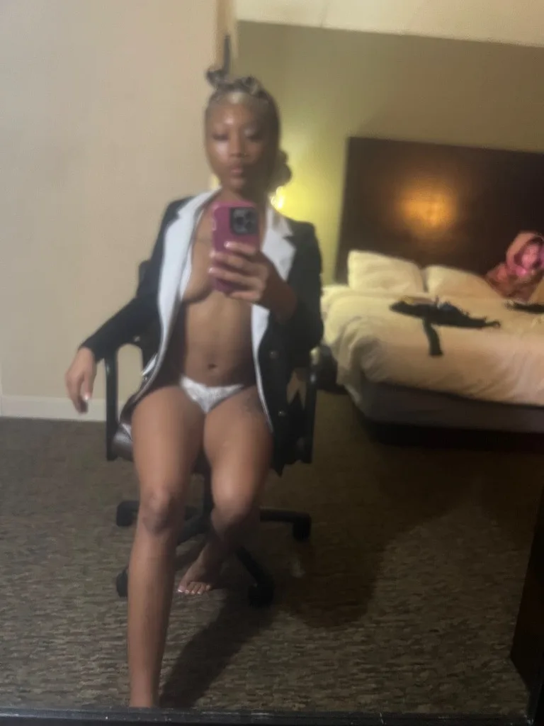 cherry OUT CALLS ONLY - Photo 3 | Escort in Carbondale