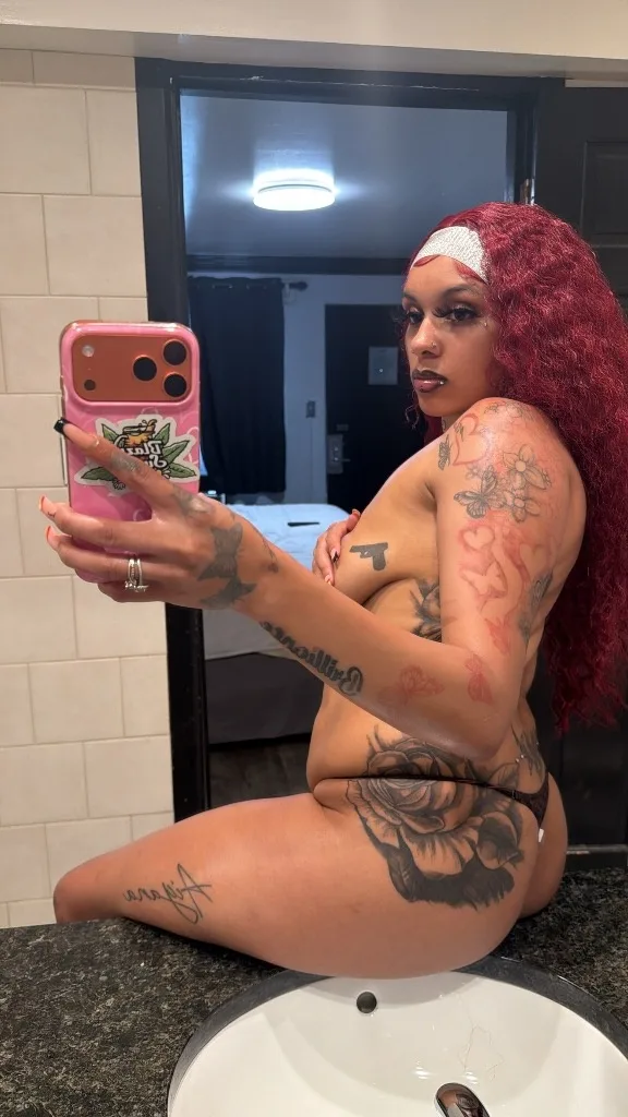 come suck on my fat juicy pussy FEET FETISH and GREEK friendlyincalls only🟢🟢🟢 - Photo 6 | Escort in Chambana