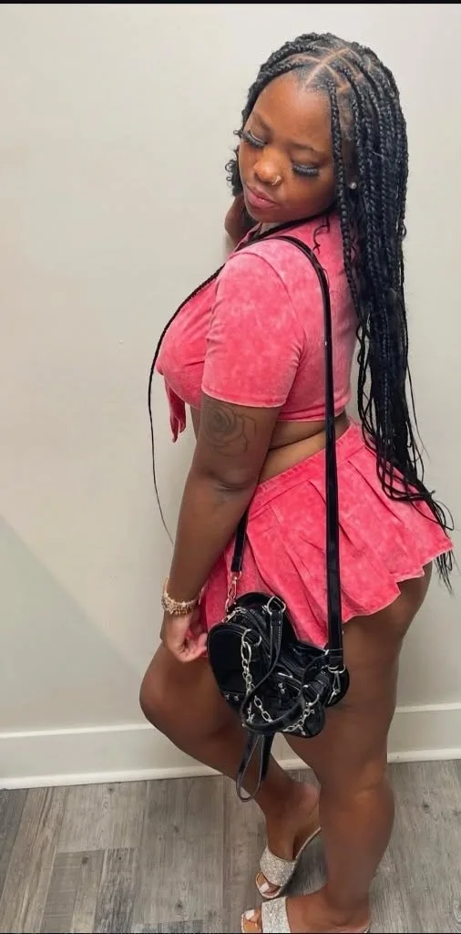 Hello, I’m a hot girl who has a very delicious butt to betray 💋