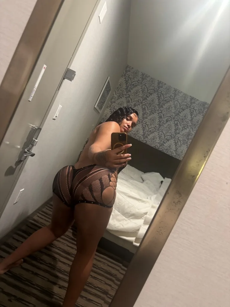 $5 DEPOSIT REQUIRED !!! OUTCALL and CAR ONLY ‼‼CALI BABYY here to make you CUM ‼‍ SEXY‍ Hot and Ready‍ Ask about my service honey SEE why they come to the WATERPARKFACETIME SHOWS - Photo 5 | Escort in Chicago