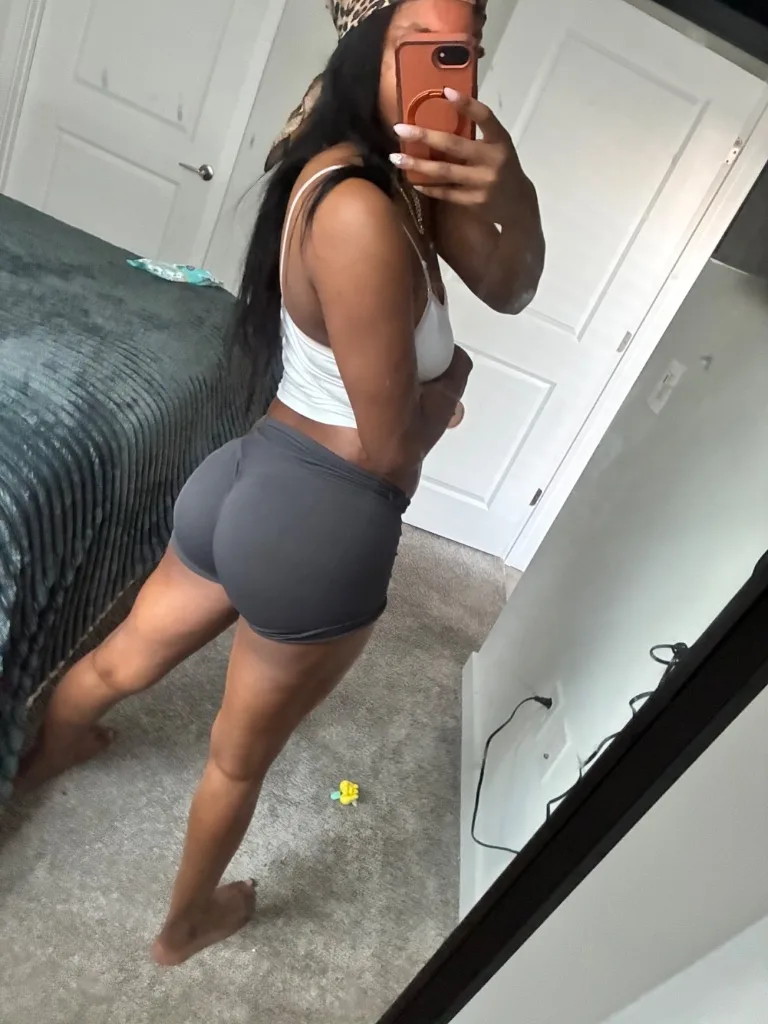 petite and pretty - Photo 1 | Escort in South loop