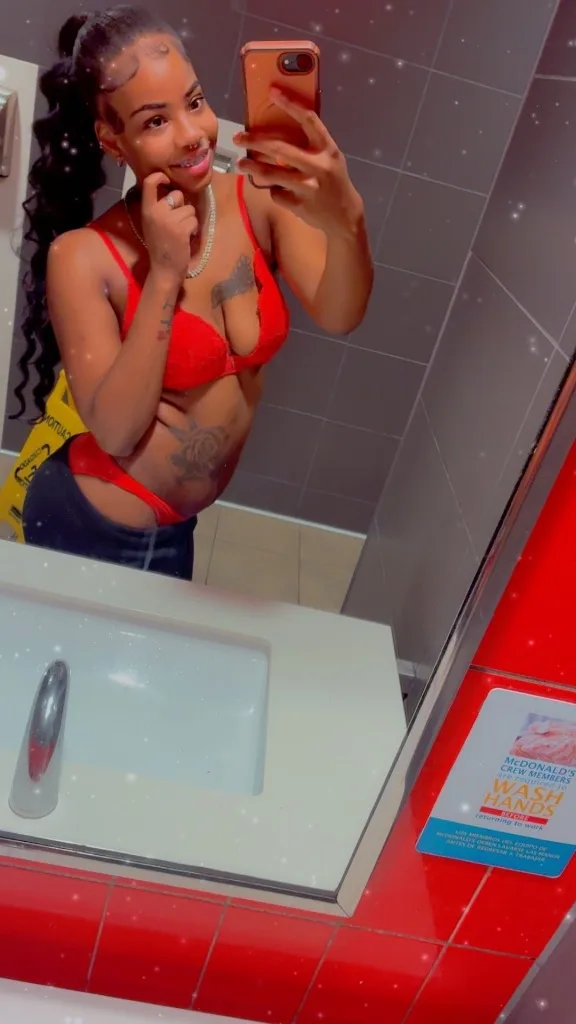 petite and pretty - Photo 4 | Escort in South loop