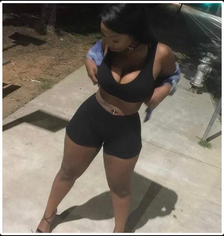 In town for a short time let's have some fun ready to party! - Photo 4 | Escort in Chicago