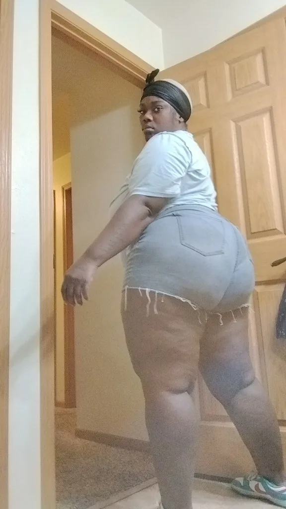 INCALLS AND OUTCALLS ONLYS Come get this fat wet tight pussy and this deep throat - Photo 2 | Escort in EXACTLY ON LAMON AND MADISON