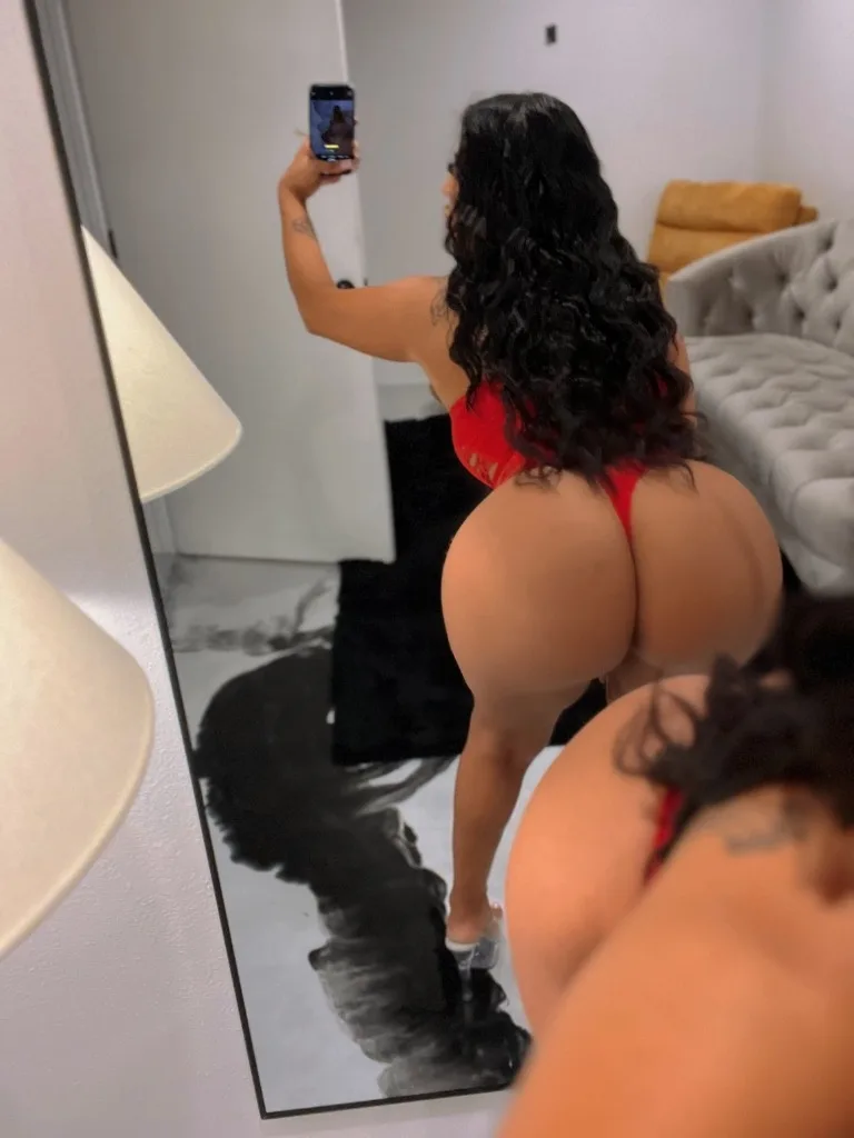 HOLA MI AMOR VOY LLEGANDO POR TU CIUDAD VEN PAPI A PENETRARME VIEN ROCO QUIERO Q ME ECHES TU LECHE BB 🔥🔥🔥🔥🥵🥵🥵