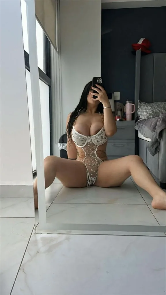 ‍️‍‍Threesome with my sister🥱 - Photo 3 | Escort in schiller park