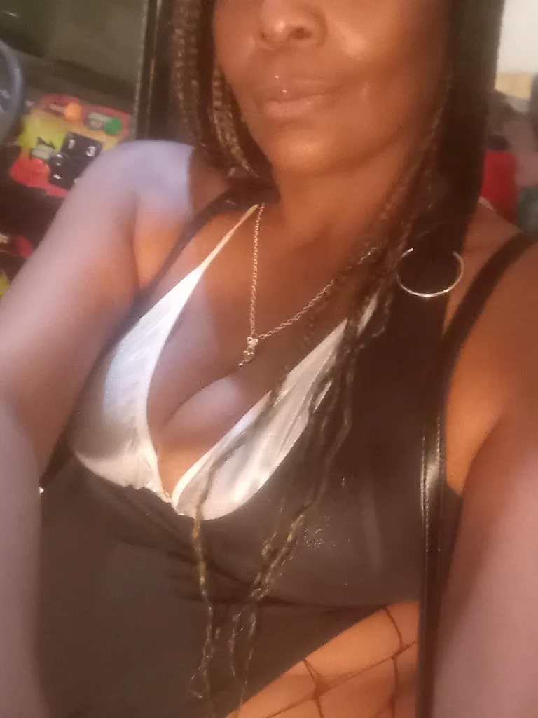 AVAILABLE NOW - Photo 11 | Escort in GARY