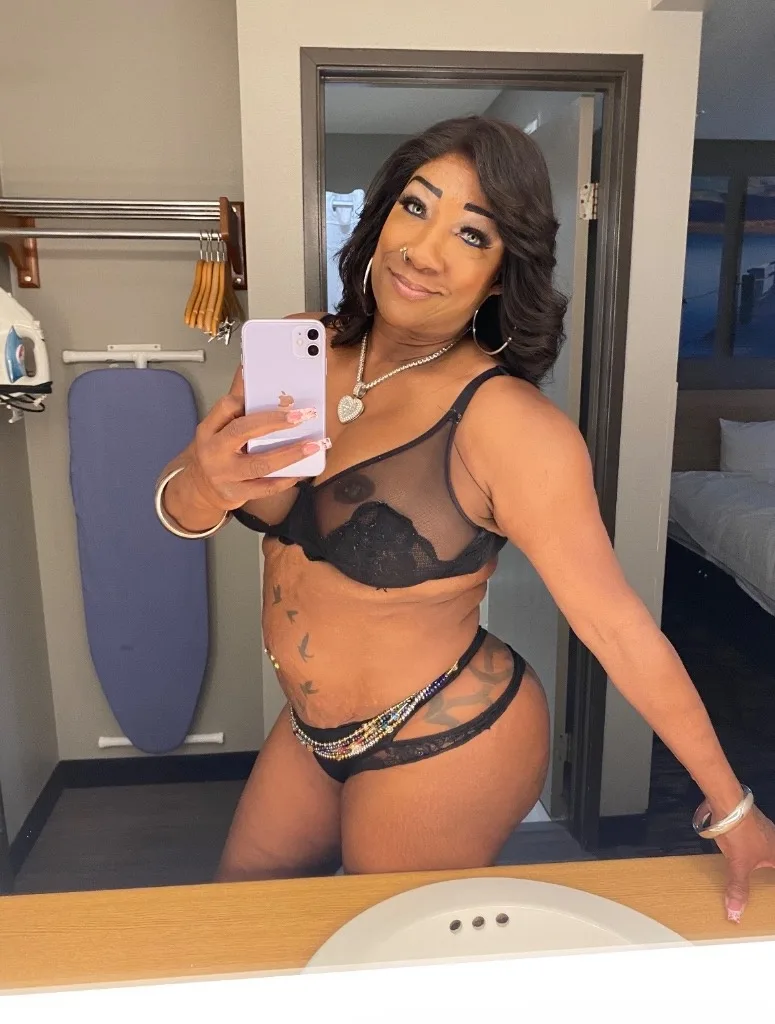 tasty Blair - Photo 3 | Escort in Lombard