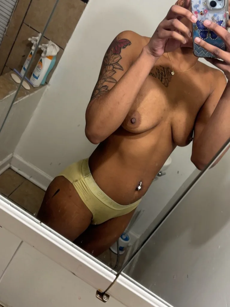slippery when wet 🫦 - Photo 2 | Escort in Joliet