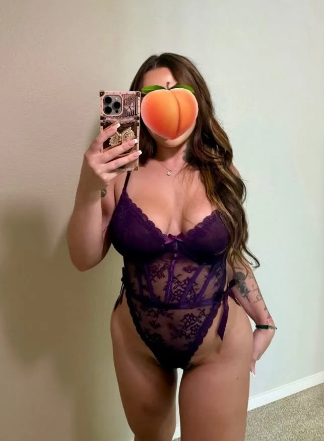 AVAILABLE NOW - Photo 2 | Escort in Waukegan